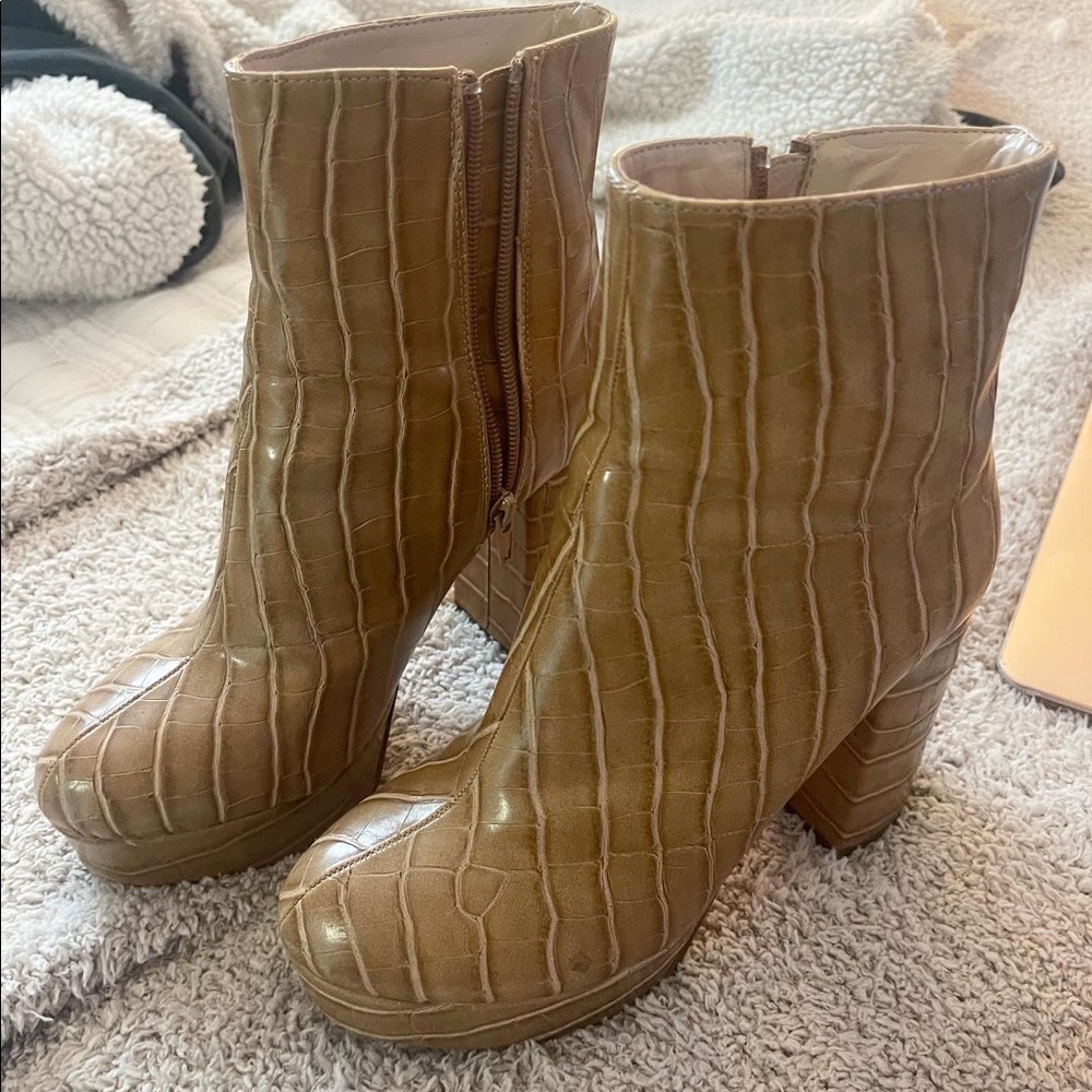 Lulus Booties. Size 6.